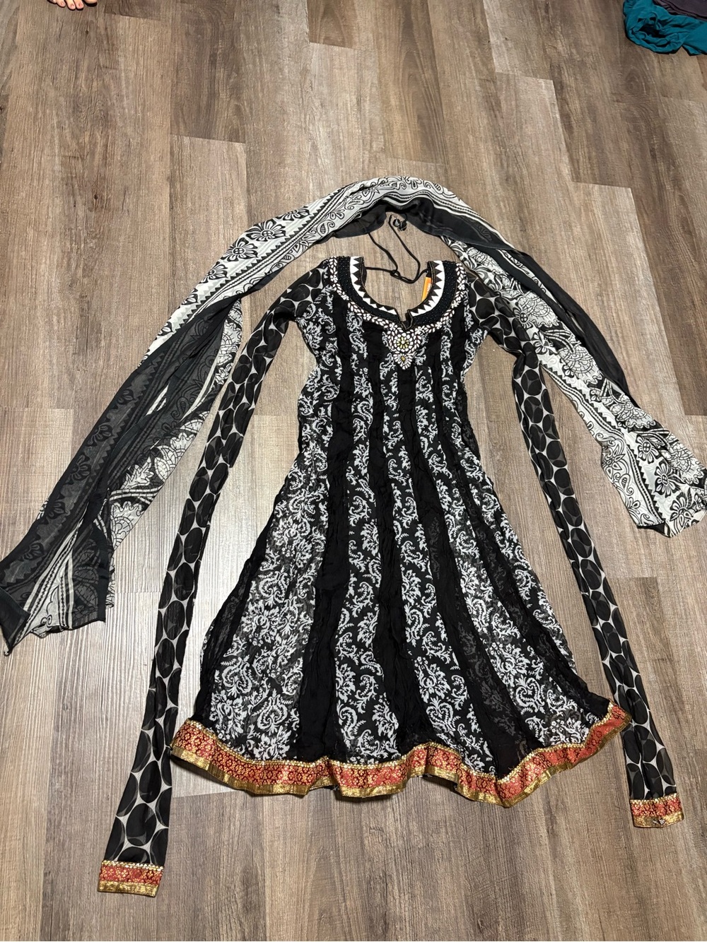 NWT Kameez with churidar sleeves 
Black and White Printed 
With dupatta